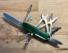 Victorinox Cyber Tool M or 34 with emerald scales, free shipping 
