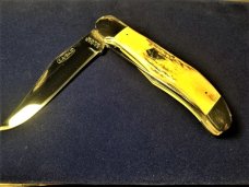 Vintage KA-BAR Dog's Head Model V111/78 Folding Hunter, Union Cutlery Co., Stag