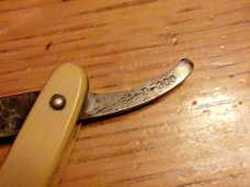 VINTAGE  ROBESON SHUREDGE STRAIGHT RAZOR  "THE RAZOR THAT FITS YOUR FACE"  #34-D-300