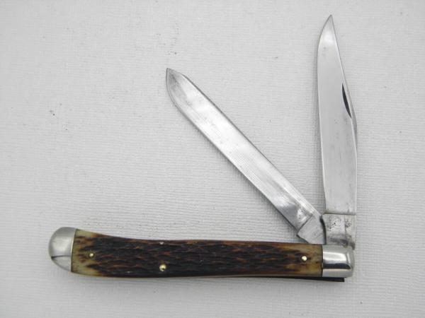 Queen Cutlery #24 Slim Trapper Rogers bone:  4 1/8” closed, circa 1947, Big “Q” tang stamp