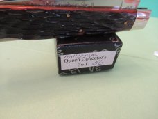 Queen 2000 Millennium Lock Back Folder Model 36L