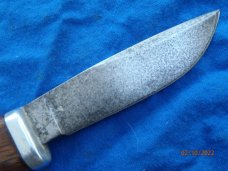 Unmarked Fixed blade knife Walnut handle