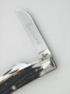 Queen Cutlery Co. #32 Congress in Winterbottom Bone: 4” closed; 1958 - 1960