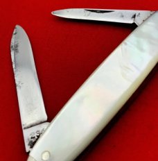 Vintage CATTARAUGUS CUTLERY Model No. 2343 2-Blade Equal End Oval Pen Pocket Knife c.1886-1963 MOP