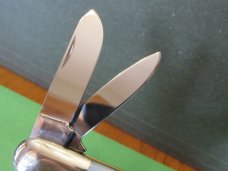 Parker Cut Co. Japan Mid Lock Pearl Whittler 