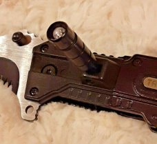 TACTICAL GRADE  LOCK-BACK FOLDING KNIFE  WITH POCKET CLIP, COMPAS AND PIN LIGHT New Without Box