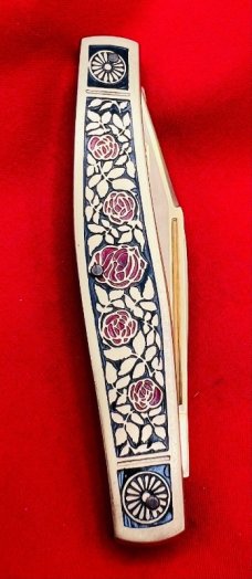 Fight’n Rooster Gold Plated 3-Blade Premium Stock Pocket Knife “White Roses” #176 of 400 MINT