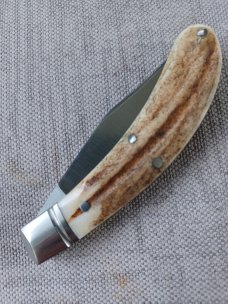 Ashley Harrison,UK maker,4" cld..Deer Stag and 01 tool steel..C70 fluted bolsters,liners and pins.