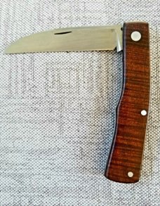 Huntsman's Fab out of Australia..Native at 4"..Gidgee Exotic Wood scales..52100/ coa..SALE