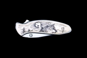 Etched Wolf Design Kershaw 1600 Chive Speedsafe Assisted Opening Pocket Knife Scrimshaw,