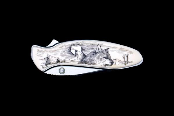 Etched Wolf Design Kershaw 1600 Chive Speedsafe Assisted Opening Pocket Knife Scrimshaw, 