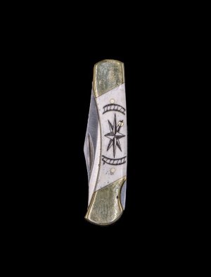 Etched Compass Rose Design Scrimshaw Collection Medium Pocket Knife, Bovine Bone