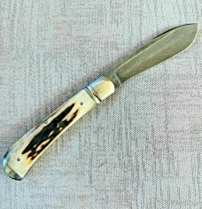 Tanner Couch Rabbit Skinner Trapper..Stag and Feather Damascus..4 5/8" closed..Fluted and all integr