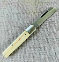K'roo Custom Sheepsfoot Sleeveboard,3.7" N690..brut de force  look...Giraffe Bone Scales..Scagel cut