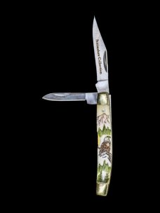 Etched Eagle Vertical Colored Design Scrimshaw Collection Medium Dual Blade Pocket Knife