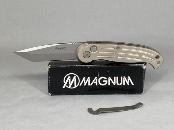 BOKER MAGNUM BO008 SS Silver Tanto Automatic w Box NEAR MINT (Z 54646) BOKER MAGNUM BO008 SS Silver Tanto Automatic w Box NEAR MINT (Z 54646)