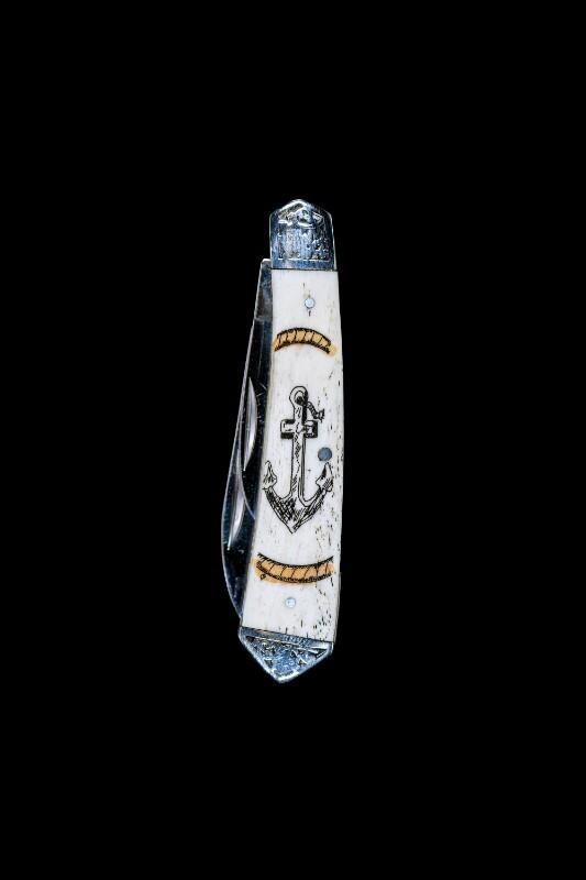 Scrimshaw Vertical Anchor Colored Design Scrimshaw Collection Large Dual Blade Pocket Knife 