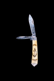 Scrimshaw Vertical Anchor Colored Design Scrimshaw Collection Large Dual Blade Pocket Knife 