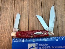 Robeson Shuredge by Queen Stockman Strawberry Red Jigged Bone 1999  Chip on Front Handle
