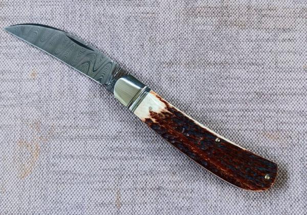 David R. Davis Red Stag Damascus Swayback,closed 4.25" ..fluted...vine filework..BS2022 Knife David R. Davis Red Stag Damascus Swayback,closed 4.25" ..fluted...vine filework..BS2022 Knife