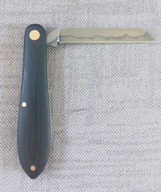 Tracy LaRock Teardrop Sheep..W2..Black G10.. 2.5" blade and 3 5/8" closed..Hamon..brass liners & pin
