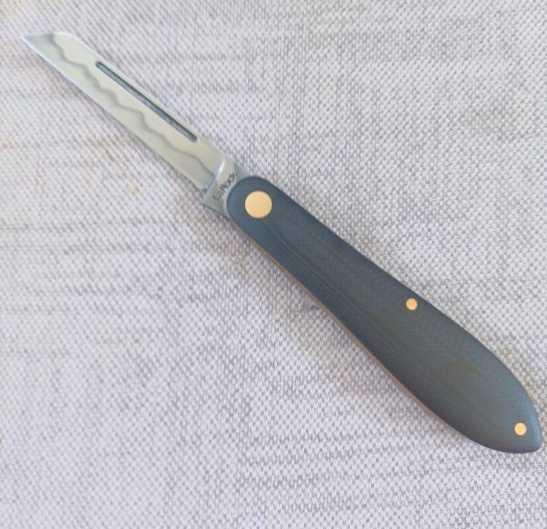 Tracy LaRock Teardrop Sheep..W2..Black G10.. 2.5" blade and 3 5/8" closed..Hamon..brass liners & pin Tracy LaRock Teardrop Sheep..W2..Black G10.. 2.5" blade and 3 5/8" closed..Hamon..brass liners & pin