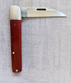 K'roo Custom Wharnie Sleeveboard,3.9.."N690..brut de force  look..Padauk wood scales.Scagel cut..coa