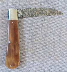 Jeffrey Mitchell Swayback Mammoth Ivory with Vegas Stainless Damascus..3 11/16" clsd..Smooth scales 