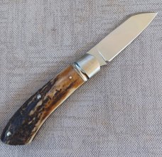 Cesar Maidel Stag Native Custom..14C28N...4" closed..Domed pins..stainless hardware..leather pouch 