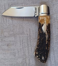 Cesar Maidel Stag Native Custom..14C28N...4" closed..Domed pins..stainless hardware..leather pouch 