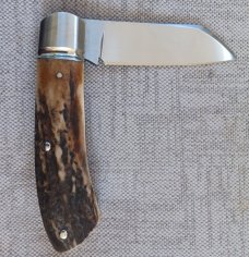 Cesar Maidel Stag Native Custom..14C28N...4" closed..Domed pins..stainless hardware..leather pouch 