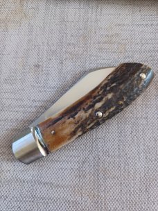 Cesar Maidel Stag Native Custom..14C28N...4" closed..Domed pins..stainless hardware..leather pouch 