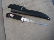 Like new Rapala fishing knife with sheath.  Fishing Fillet Knife Made in Finland.   Stainless Steel