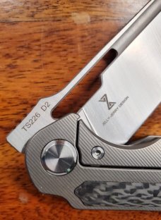 TWOSUN TS226 ~ Titanium & Carbon Fiber Handles ~ D2 Blade Steel 