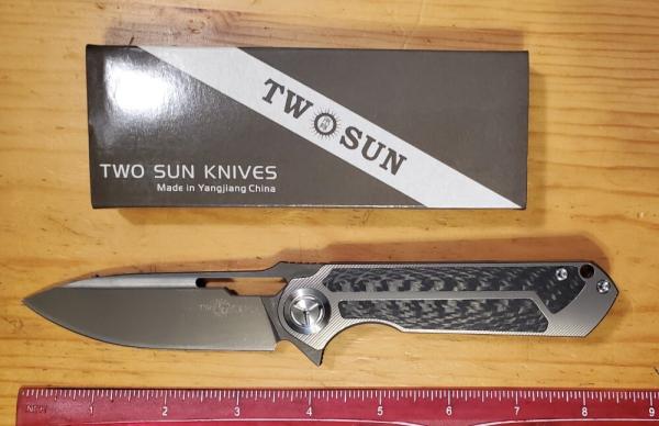 TWOSUN TS226 ~ Titanium & Carbon Fiber Handles ~ D2 Blade Steel TWOSUN TS226 ~ Titanium & Carbon Fiber Handles ~ D2 Blade Steel