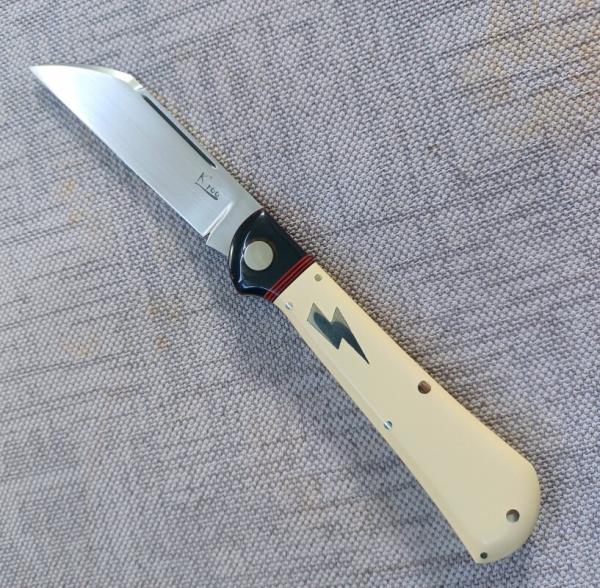 K'roo Raven..3.75".Antique Ivory Paper Micarta..Oryx Horn Bolsters.. rwl34. Filework spacers..liners K'roo Raven..3.75".Antique Ivory Paper Micarta..Oryx Horn Bolsters.. rwl34. Filework spacers..liners