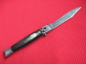 Vintage GARANTIE Italian Fishtail Leverlock Switchblade Knife.