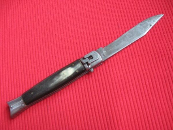 Vintage GARANTIE Italian Fishtail Leverlock Switchblade Knife.
