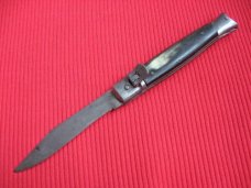Vintage GARANTIE Italian Fishtail Leverlock Switchblade Knife.