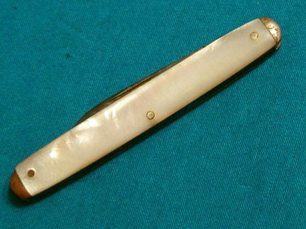 VINTAGE SWORD BRAND CAMILLUS CUTLERY CO PEARL FOLDING POCKET EQUAL END PEN JACK KNIFE KNIVES OLD VINTAGE SWORD BRAND CAMILLUS CUTLERY CO PEARL FOLDING POCKET EQUAL END PEN JACK KNIFE KNIVES OLD
