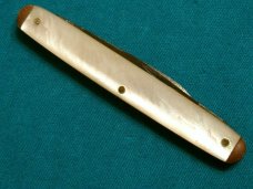 VINTAGE SWORD BRAND CAMILLUS CUTLERY CO PEARL FOLDING POCKET EQUAL END PEN JACK KNIFE KNIVES OLD