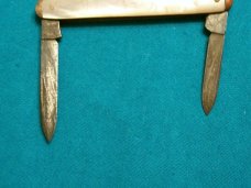 VINTAGE SWORD BRAND CAMILLUS CUTLERY CO PEARL FOLDING POCKET EQUAL END PEN JACK KNIFE KNIVES OLD