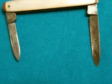 VINTAGE SWORD BRAND CAMILLUS CUTLERY CO PEARL FOLDING POCKET EQUAL END PEN JACK KNIFE KNIVES OLD