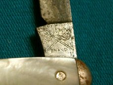 VINTAGE SWORD BRAND CAMILLUS CUTLERY CO PEARL FOLDING POCKET EQUAL END PEN JACK KNIFE KNIVES OLD