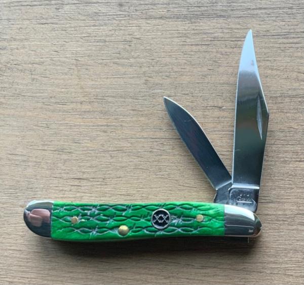 CASE Peanut Brilliant Green Barbed Wire CASE Peanut Brilliant Green Barbed Wire
