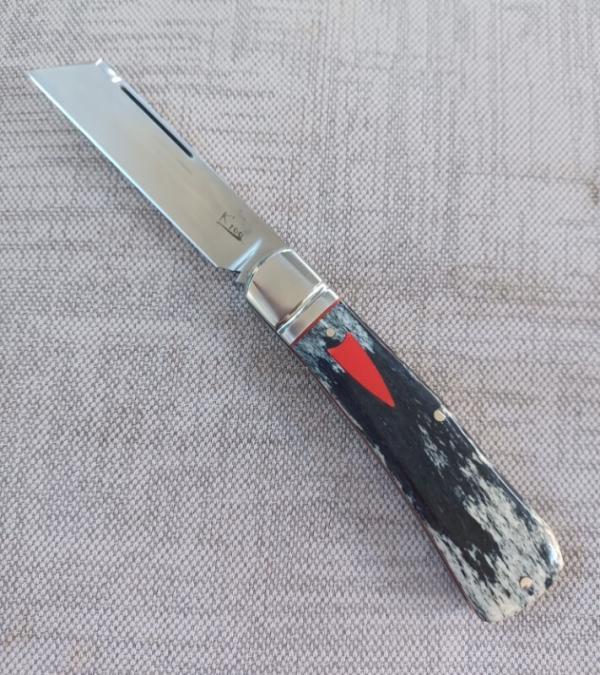 K'roo Jackal..Dogleg Sheepsfoot..Kudu Bone...3.75"..Rwl34..red houndstooth and accents...coa/slip K'roo Jackal..Dogleg Sheepsfoot..Kudu Bone...3.75"..Rwl34..red houndstooth and accents...coa/slip