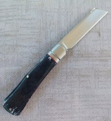 K'roo Jackal..Dogleg Sheepsfoot..Kudu Bone...3.75"..Rwl34..red houndstooth and accents...coa/slip