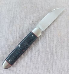 K'roo Wharnie Sleeveboard,3.75"cld..Rwl34 long pull..Denim micarta and red accents..Arrowhead Shield