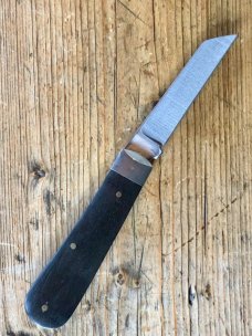 A Wright & Son Small Lambsfoot Knife with Ebony Scales and Lambsfoot blade 