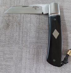 Vincenzo Balistreri Native..Buffalo Horn...lanyard w/bead..Fluted bolsters..Lanyard pin..4"..AEB-L 